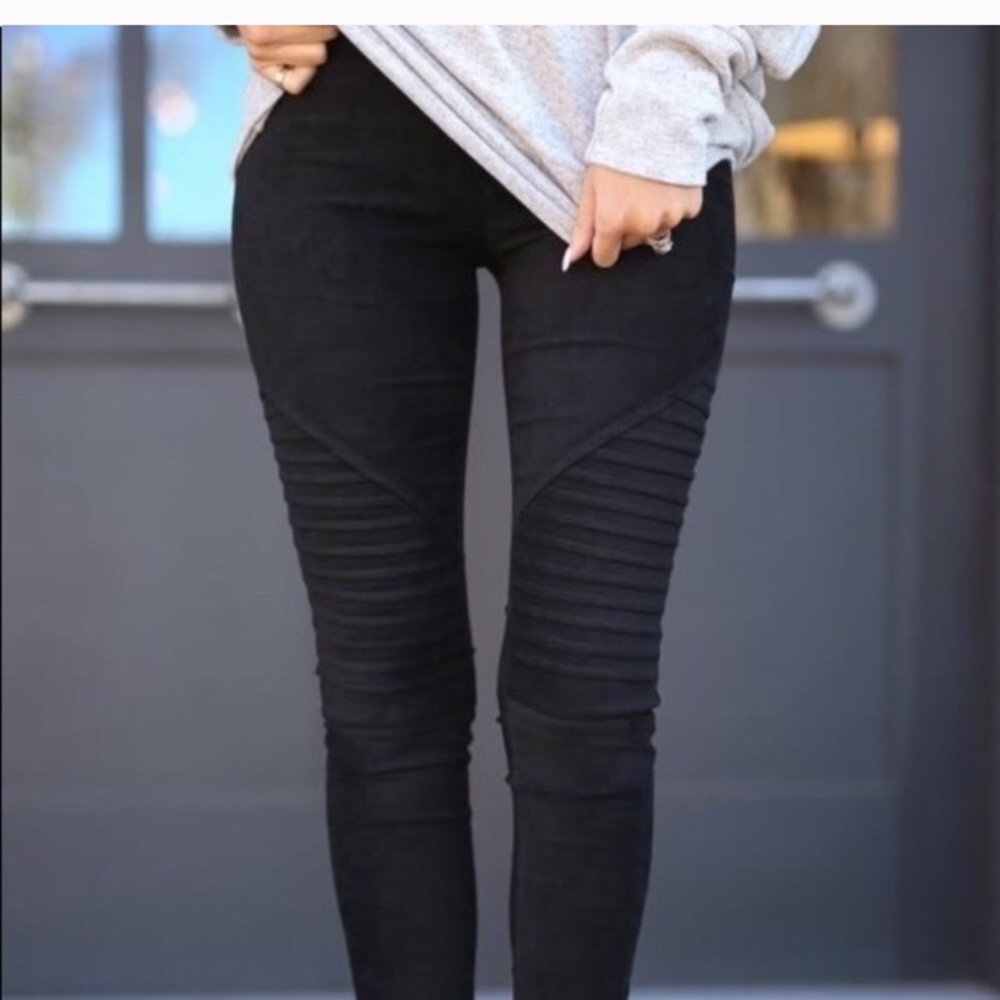 LAST ONE ☝️ Size Medium Suede Leggings